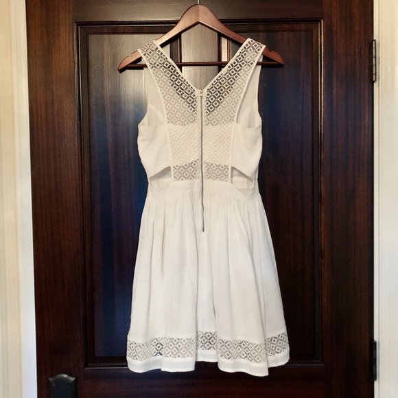Heartloom White Sleeveless Dress - Picture 3 of 6